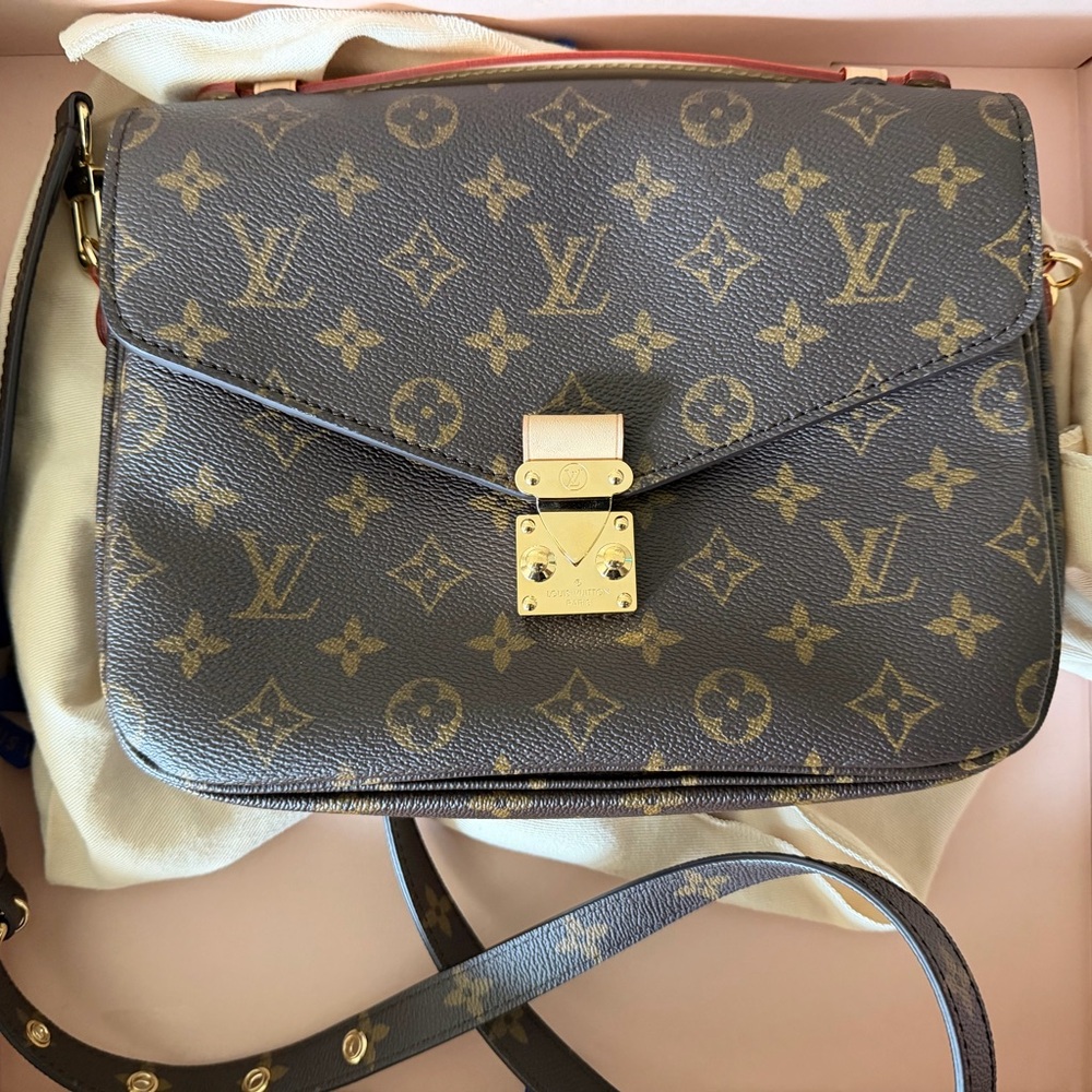 Louis Vuitton Monogram Pochette Métis Bag
